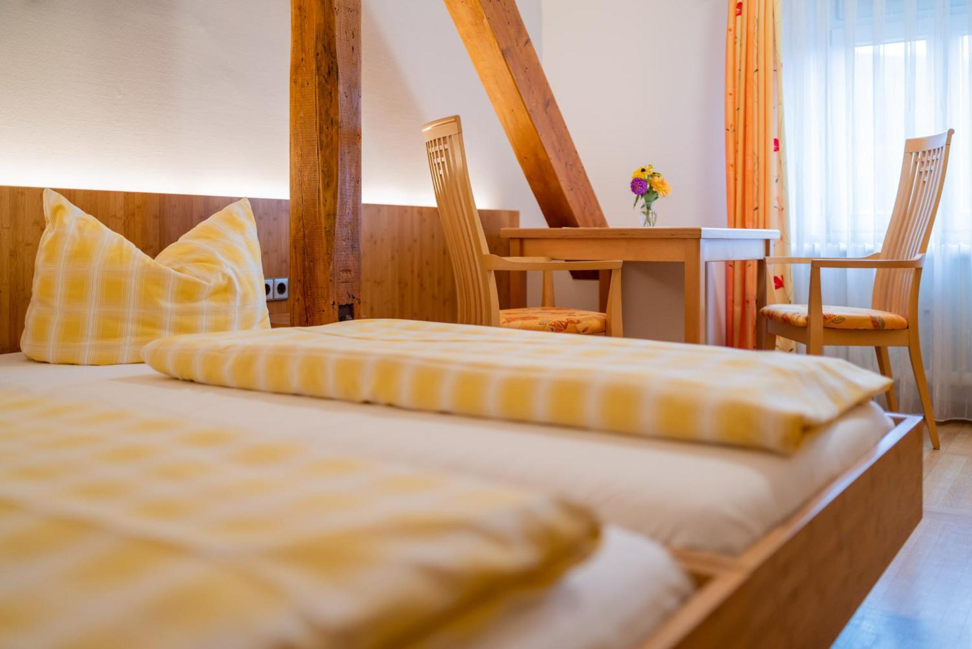 Gasthaus-Pension Zum Kreuz Stuhlingen Εξωτερικό φωτογραφία