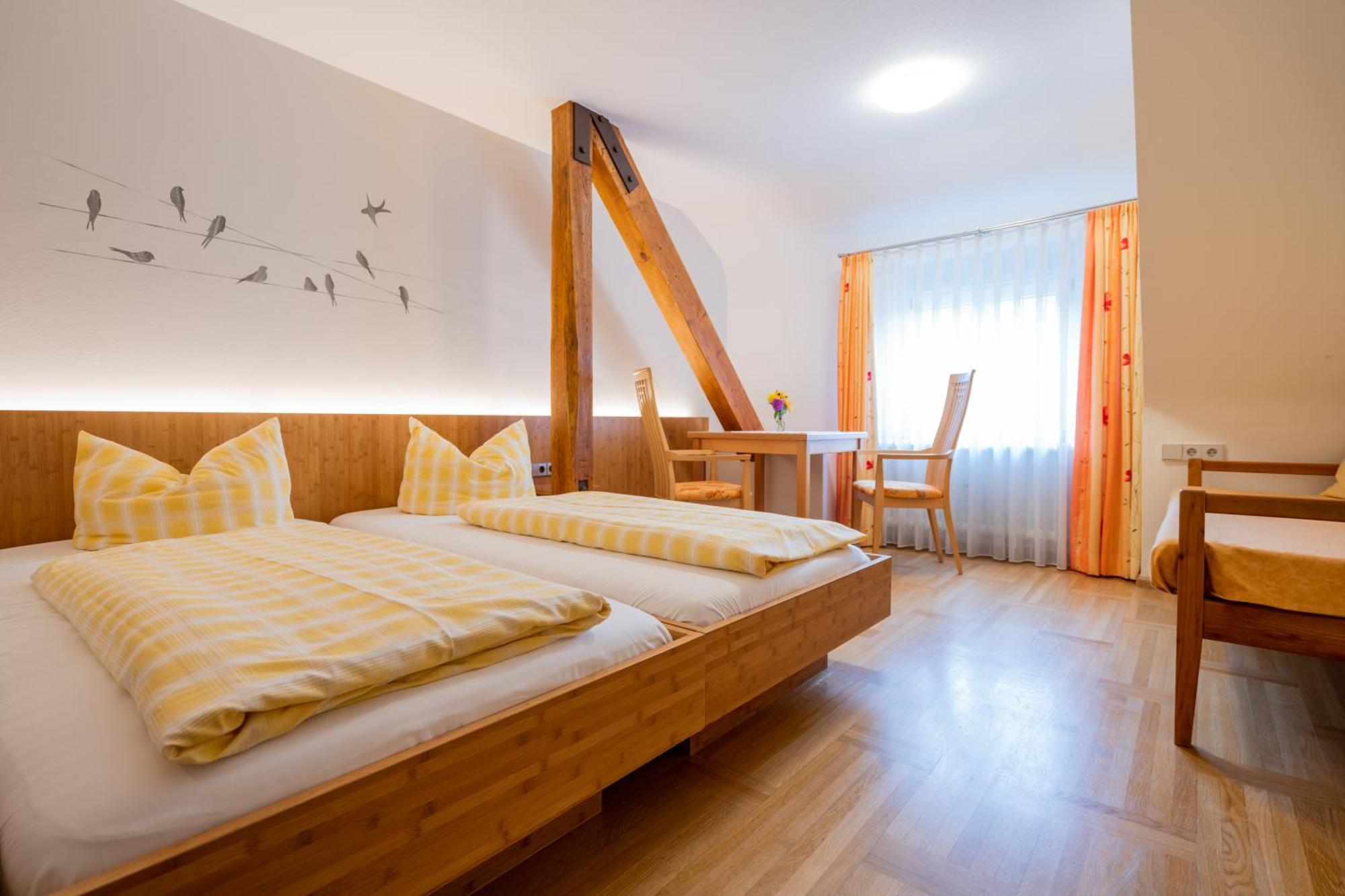 Gasthaus-Pension Zum Kreuz Stuhlingen Εξωτερικό φωτογραφία
