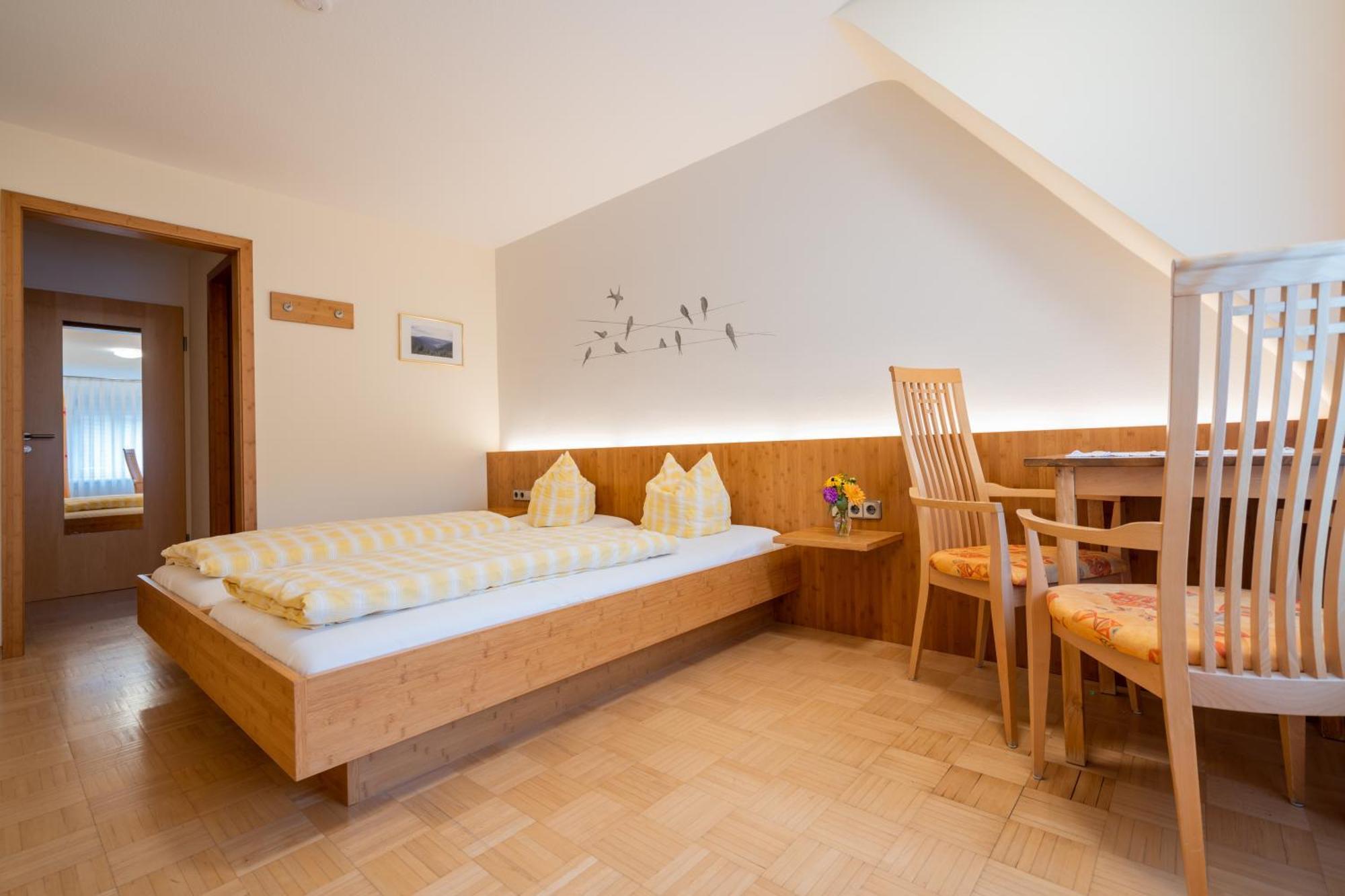 Gasthaus-Pension Zum Kreuz Stuhlingen Εξωτερικό φωτογραφία