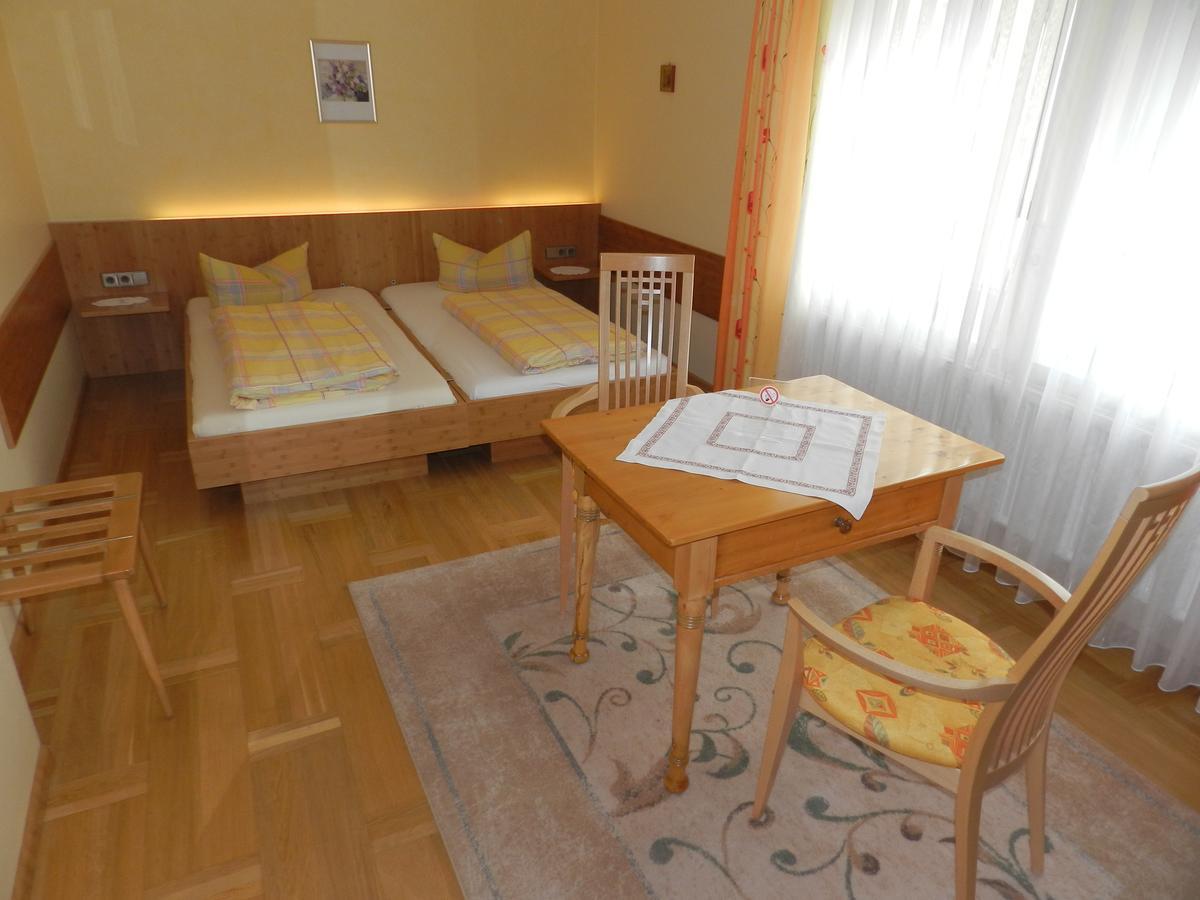 Gasthaus-Pension Zum Kreuz Stuhlingen Εξωτερικό φωτογραφία