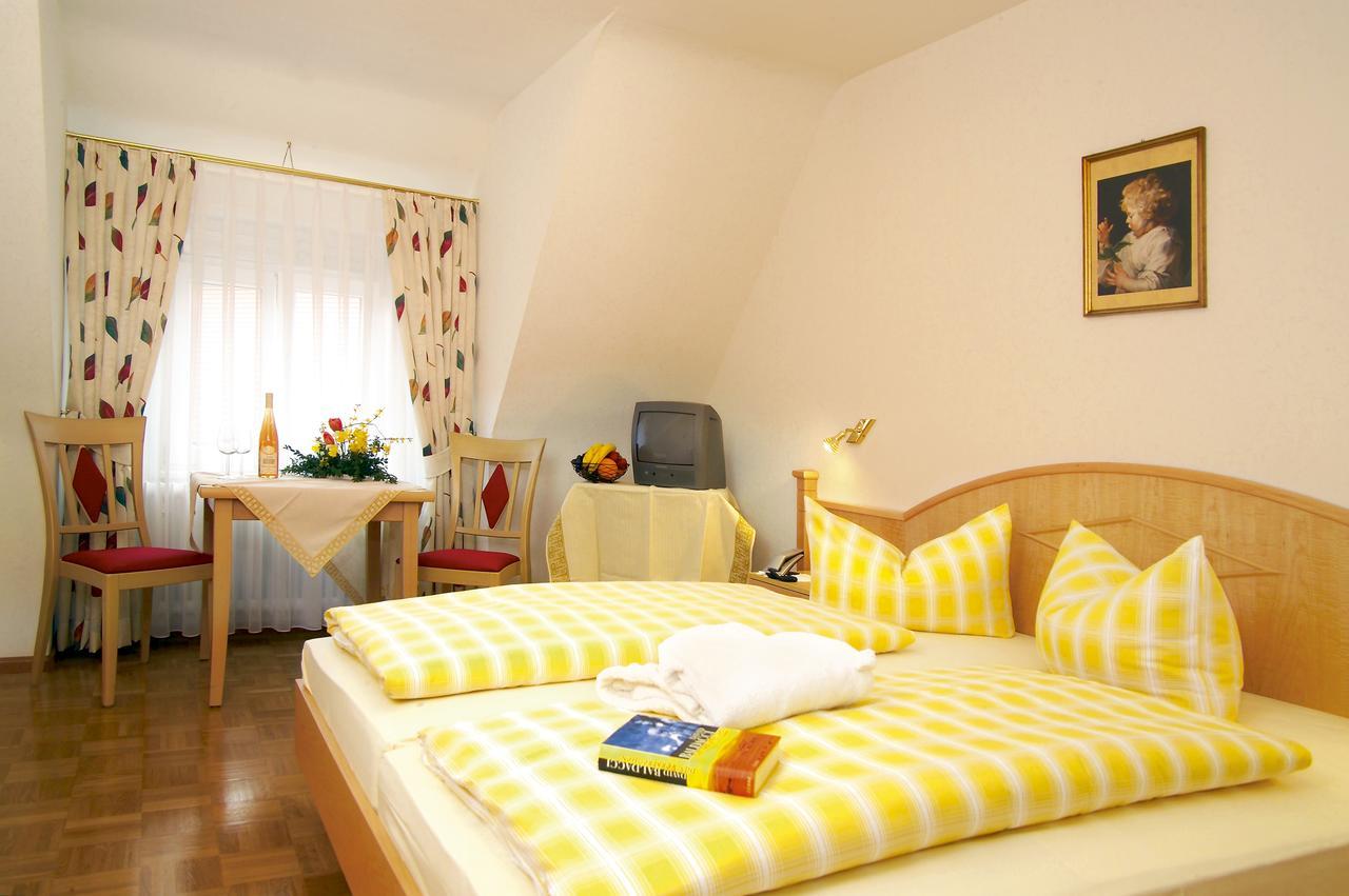 Gasthaus-Pension Zum Kreuz Stuhlingen Εξωτερικό φωτογραφία